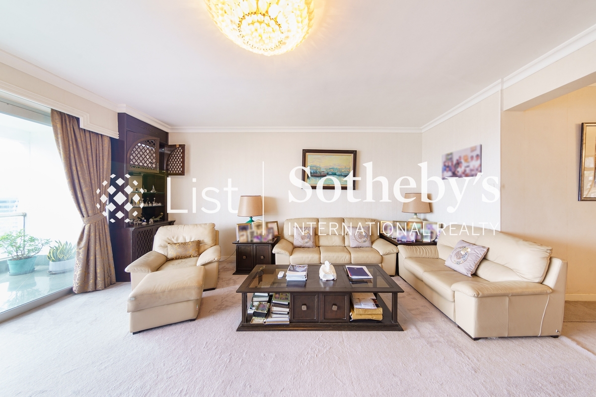 Evergreen Villa 松柏新邨 | Living and Dining Room