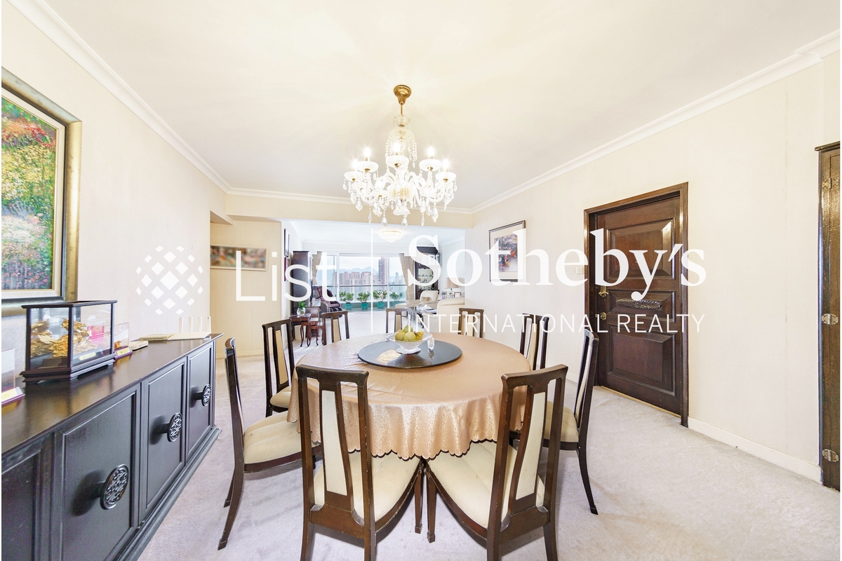 Evergreen Villa 松柏新邨 | Living and Dining Room