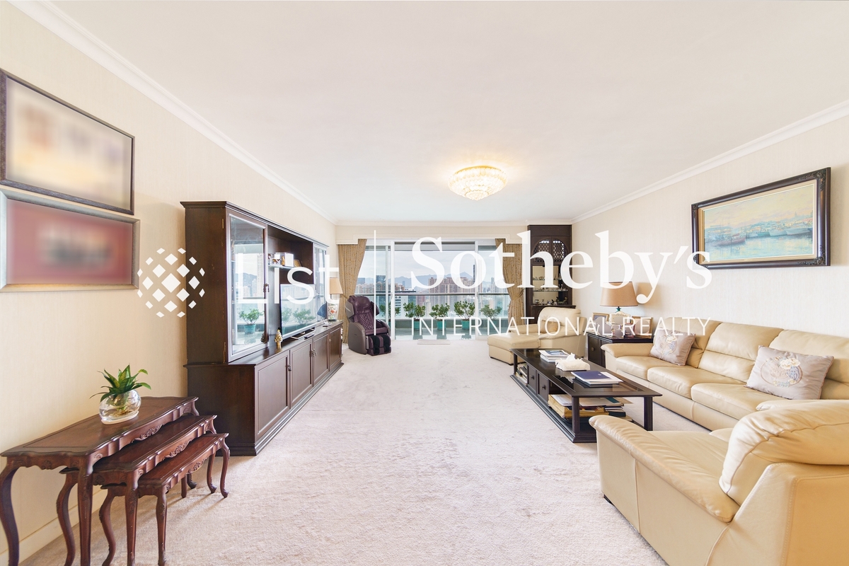 Evergreen Villa 松柏新邨 | Living and Dining Room