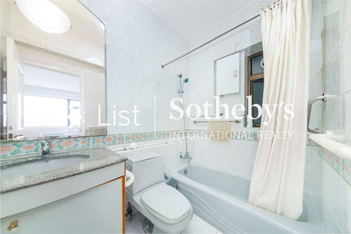 Evergreen Villa 松柏新邨 | Master Bathroom