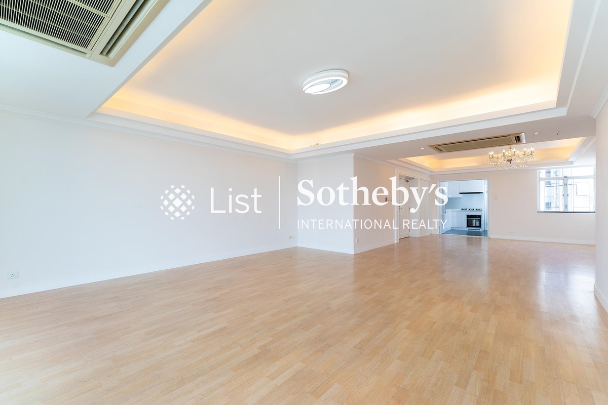 Evergreen Villa 松柏新邨 | Living and Dining Room