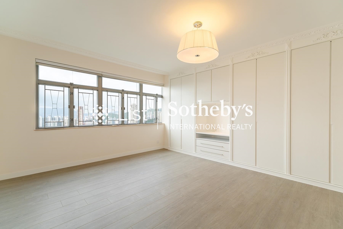 Evergreen Villa 松柏新邨 | Master Bedroom