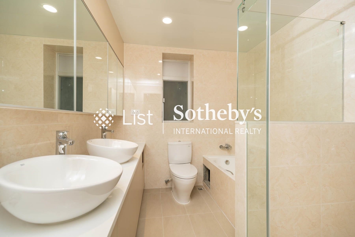 Evergreen Villa 松柏新邨 | Master Bathroom