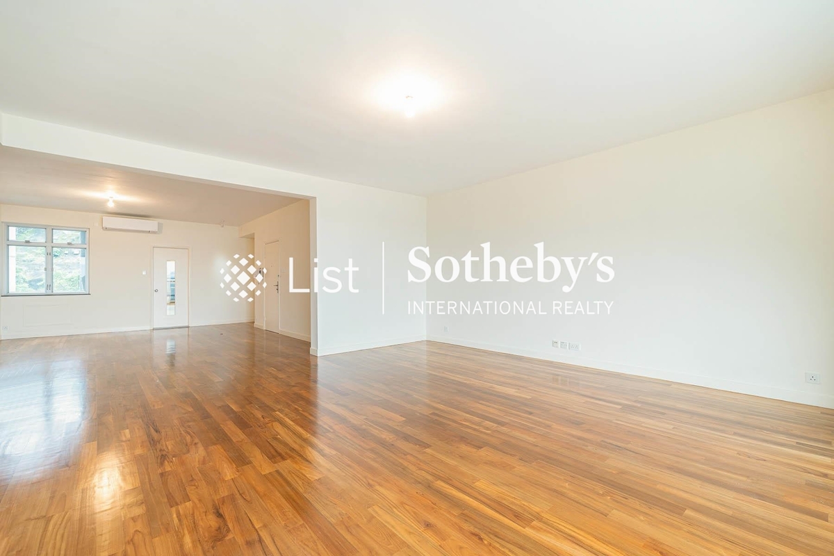 Evergreen Villa 松柏新邨 | Living and Dining Room