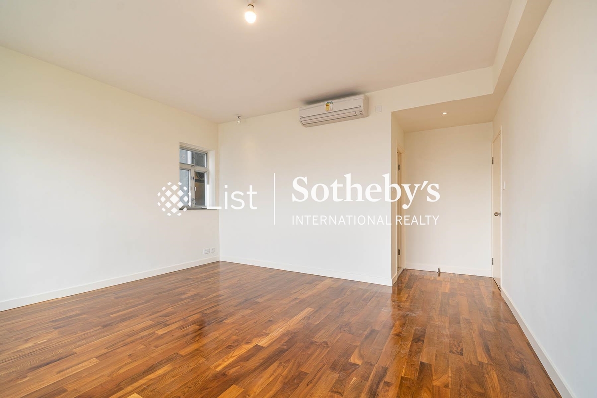 Evergreen Villa 松柏新邨 | Master Bedroom