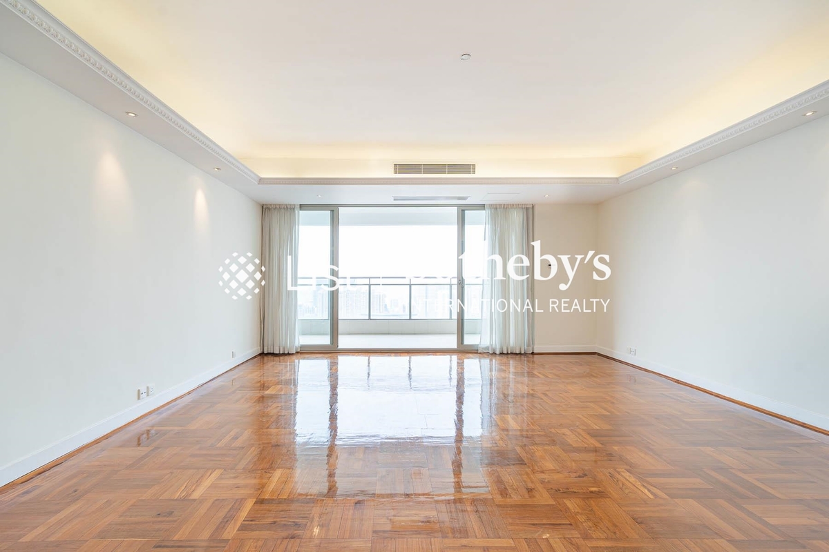 Evergreen Villa 松柏新邨 | Living and Dining Room