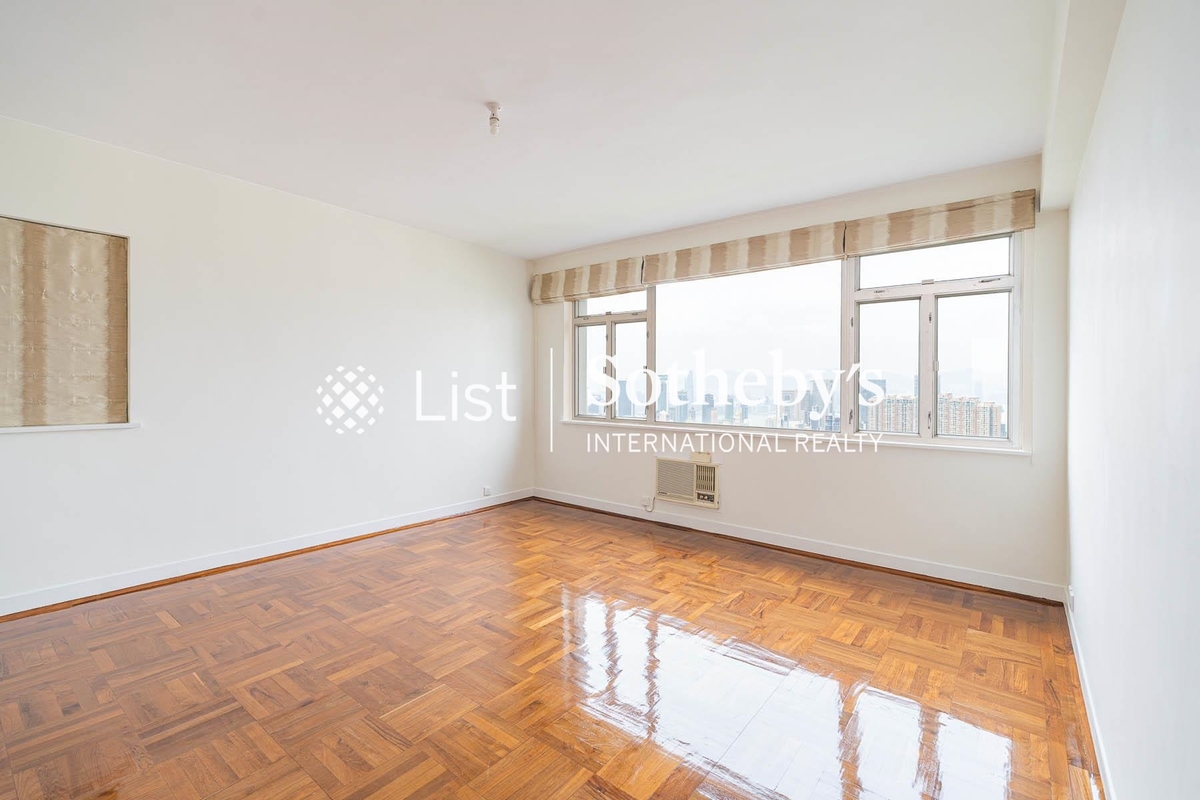 Evergreen Villa 松柏新邨 | Master Bedroom