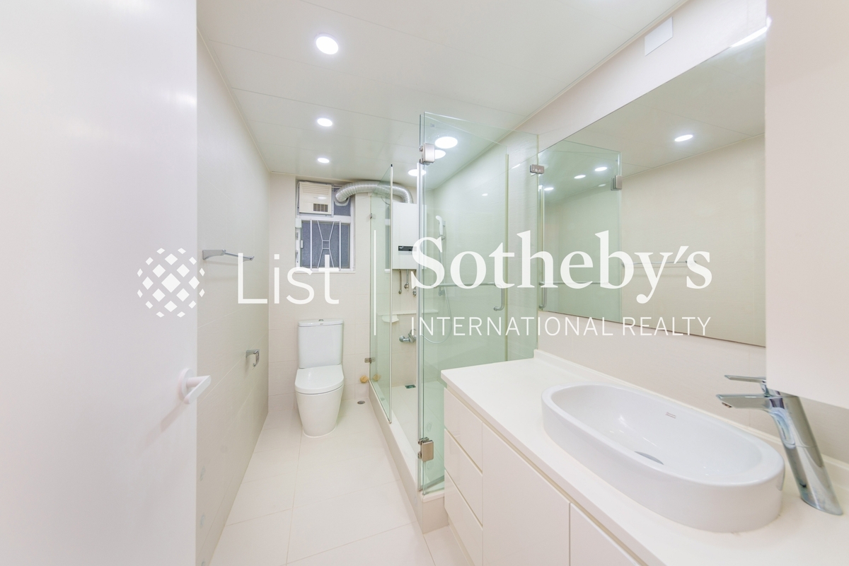 Evergreen Villa 松柏新邨 | Second En-suite Bathroom