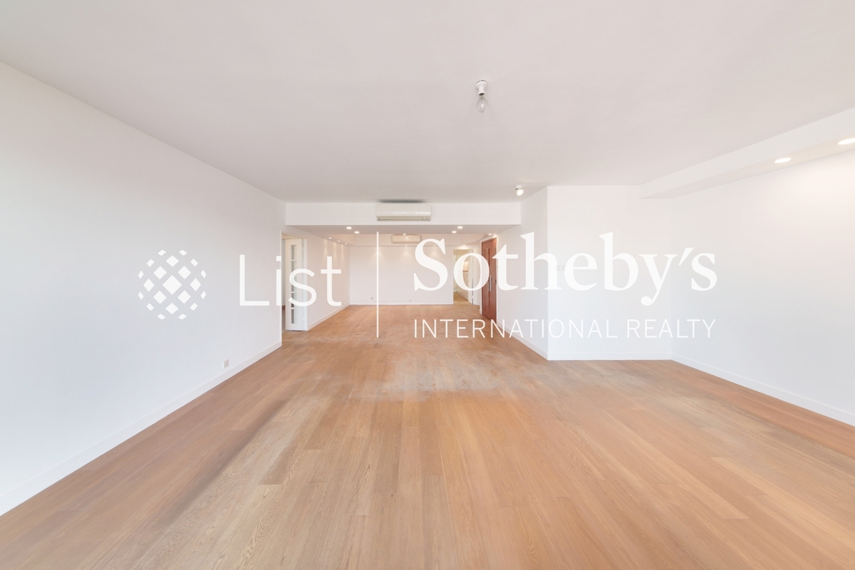 Evergreen Villa 松柏新邨 | Living and Dining Room