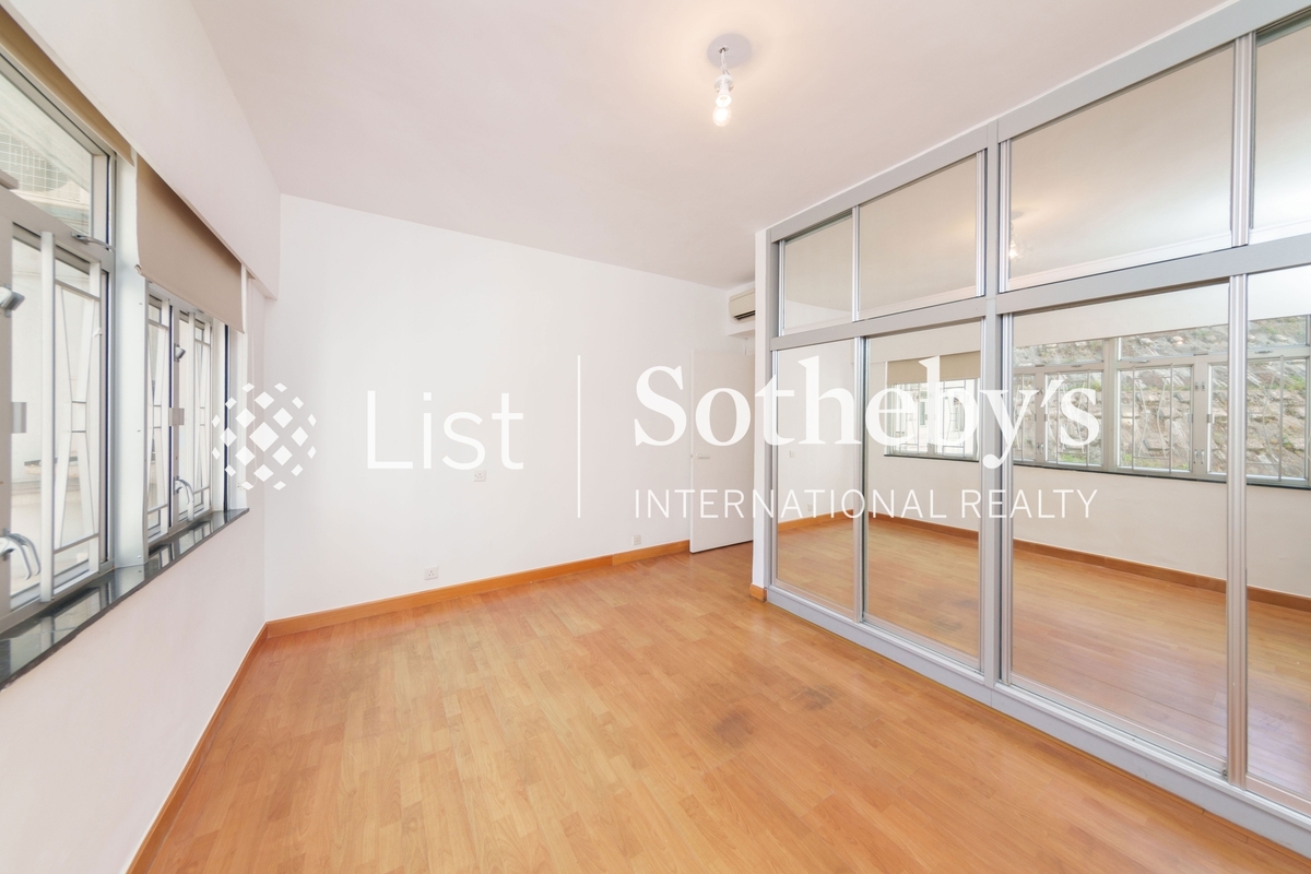 Evergreen Villa 松柏新邨 | Master Bedroom