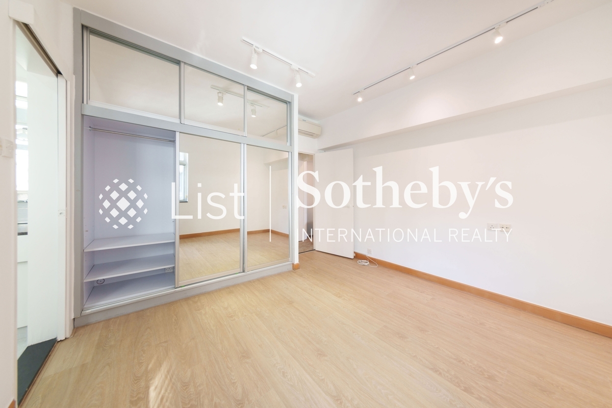 Evergreen Villa 松柏新邨 | Master Bedroom