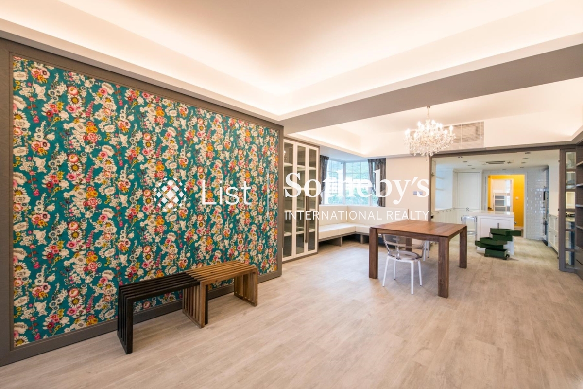 Evergreen Villa 松柏新邨 | Living and Dining Room