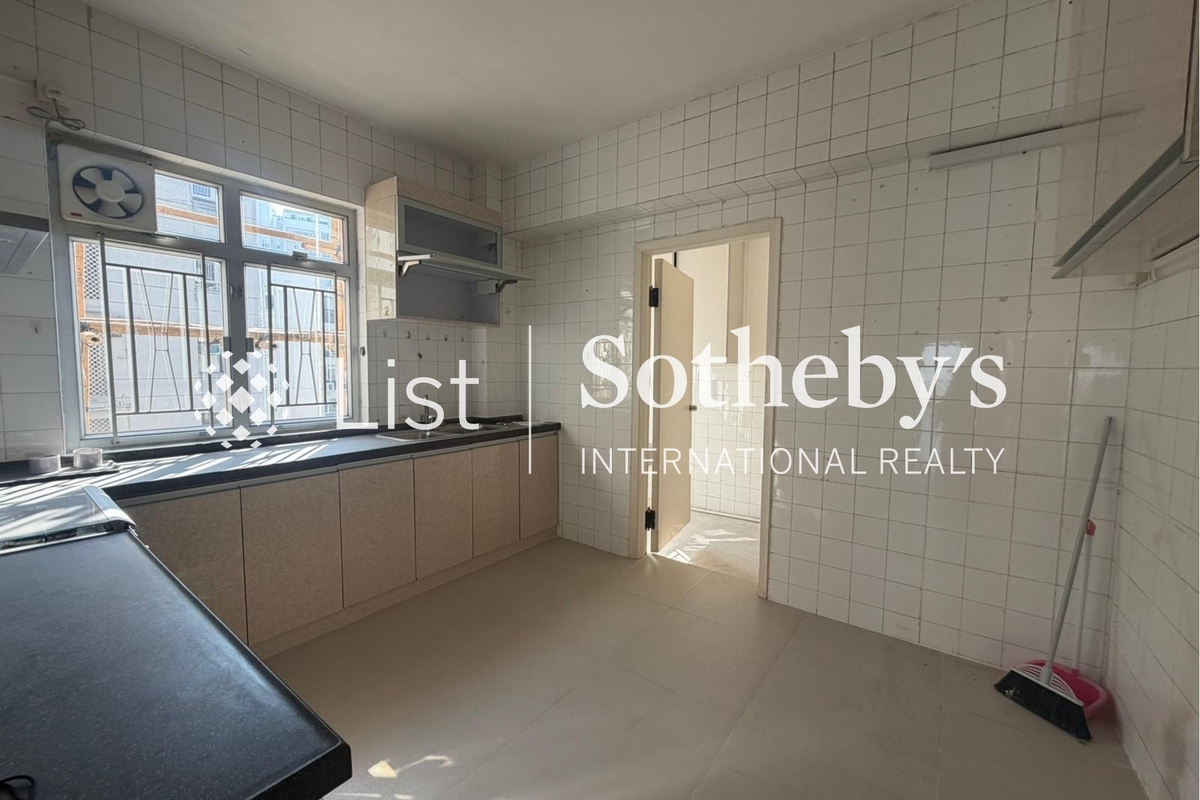 Evergreen Villa 松柏新邨 | Kitchen