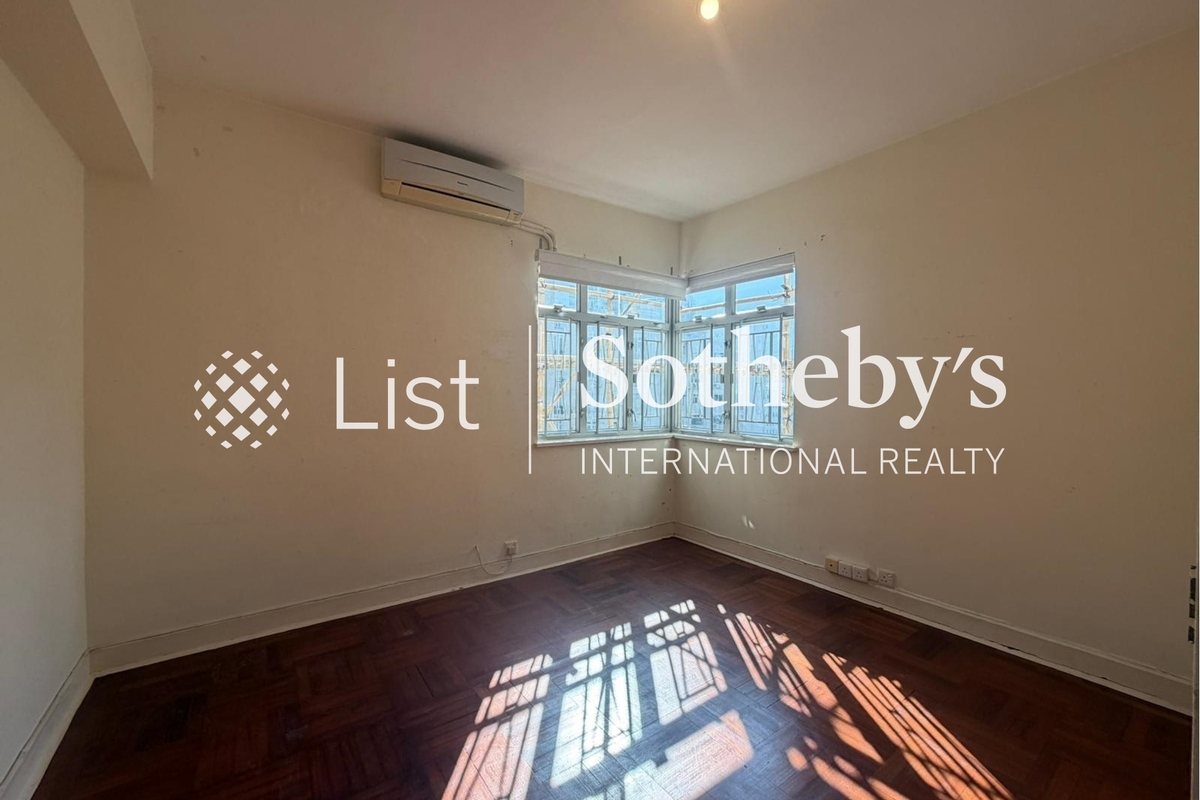 Evergreen Villa 松柏新邨 | Third Bedroom