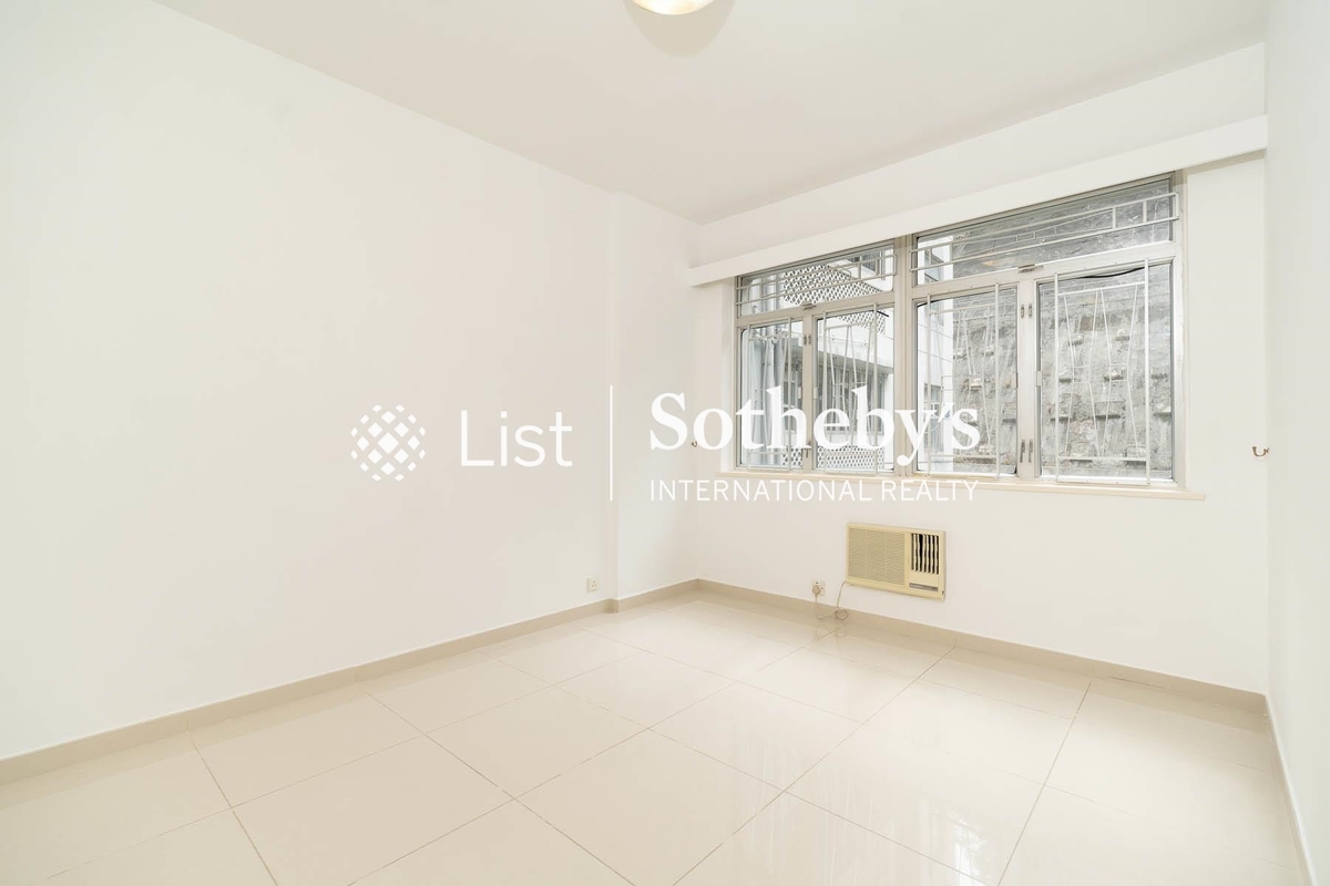 Evergreen Villa 松柏新邨 | Third Bedroom