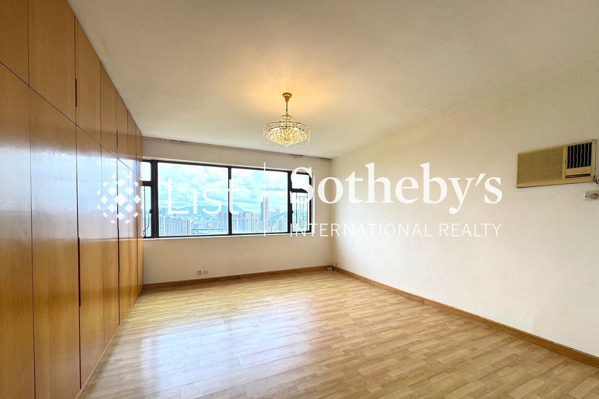 Evergreen Villa 松柏新邨 | Master Bedroom