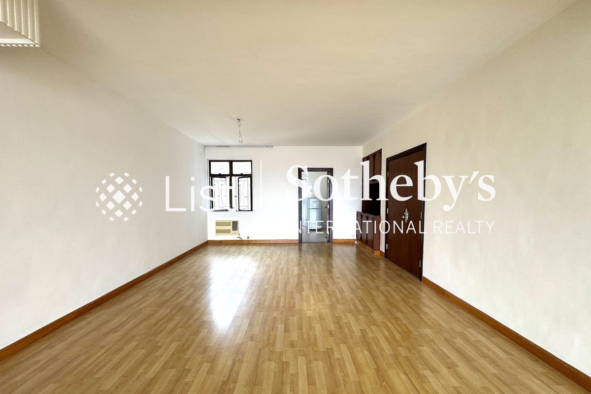 Evergreen Villa 松柏新邨 | Living and Dining Room