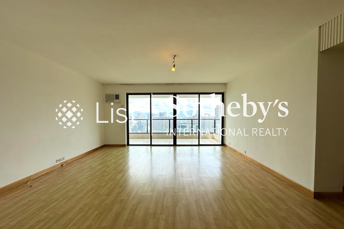 Evergreen Villa 松柏新邨 | Living and Dining Room