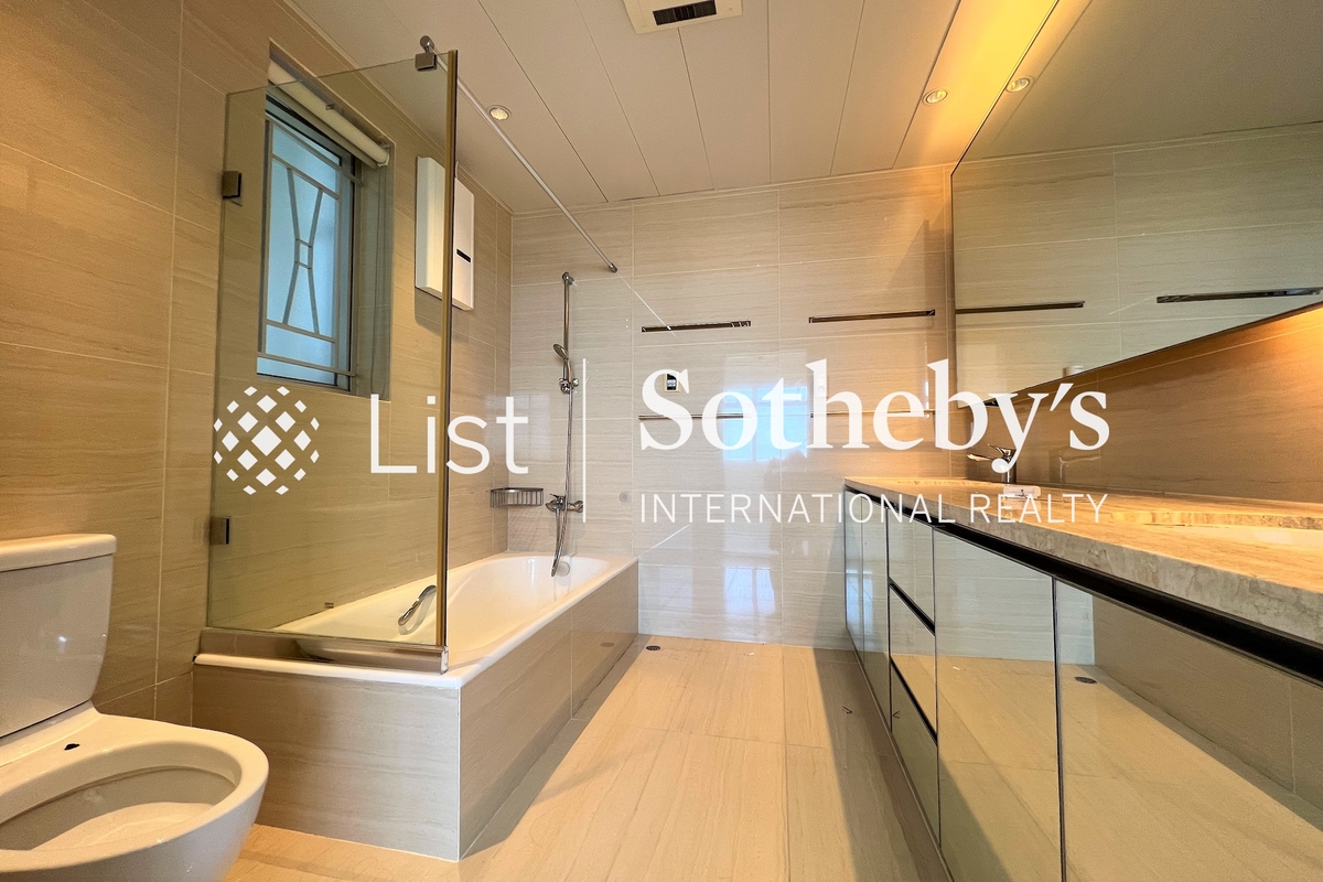 Evergreen Villa 松柏新邨 | Master Bathroom