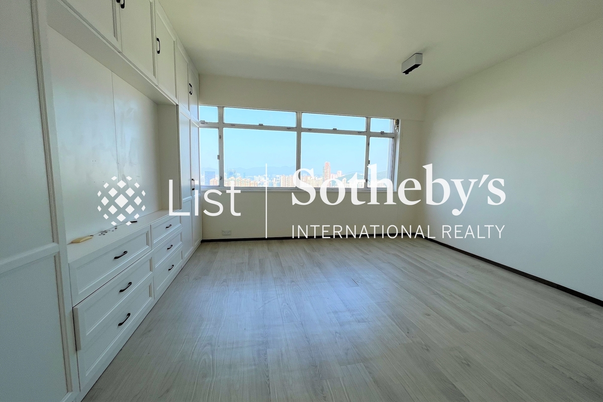 Evergreen Villa 松柏新邨 | Master Bedroom