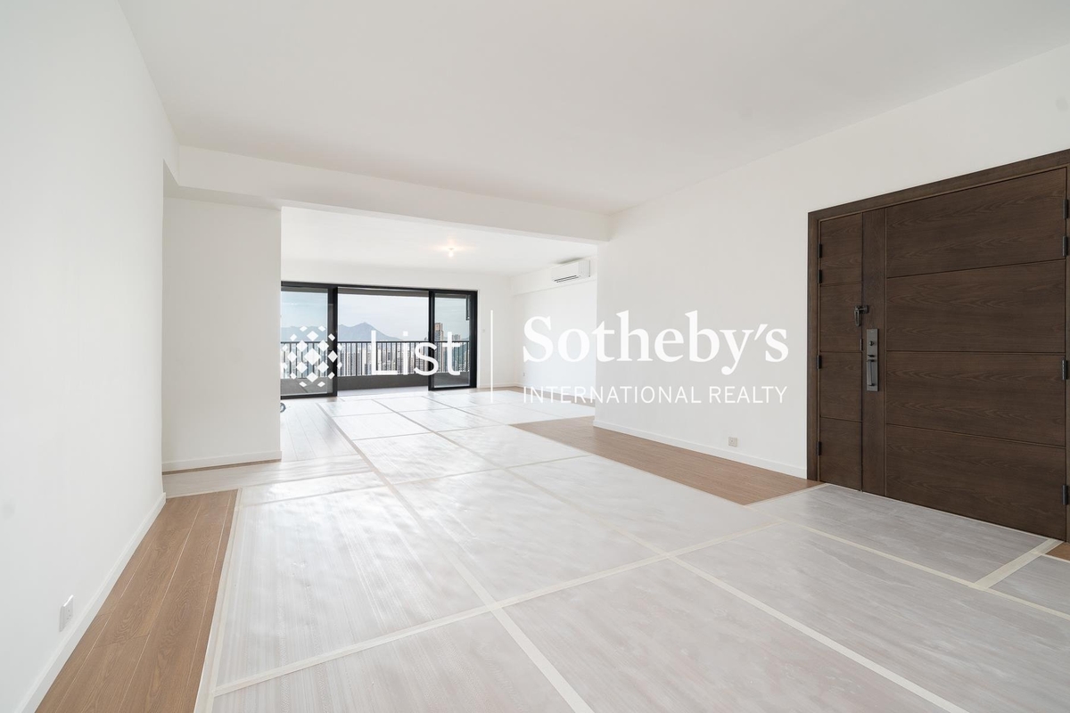 Evergreen Villa 松柏新邨 | Living and Dining Room