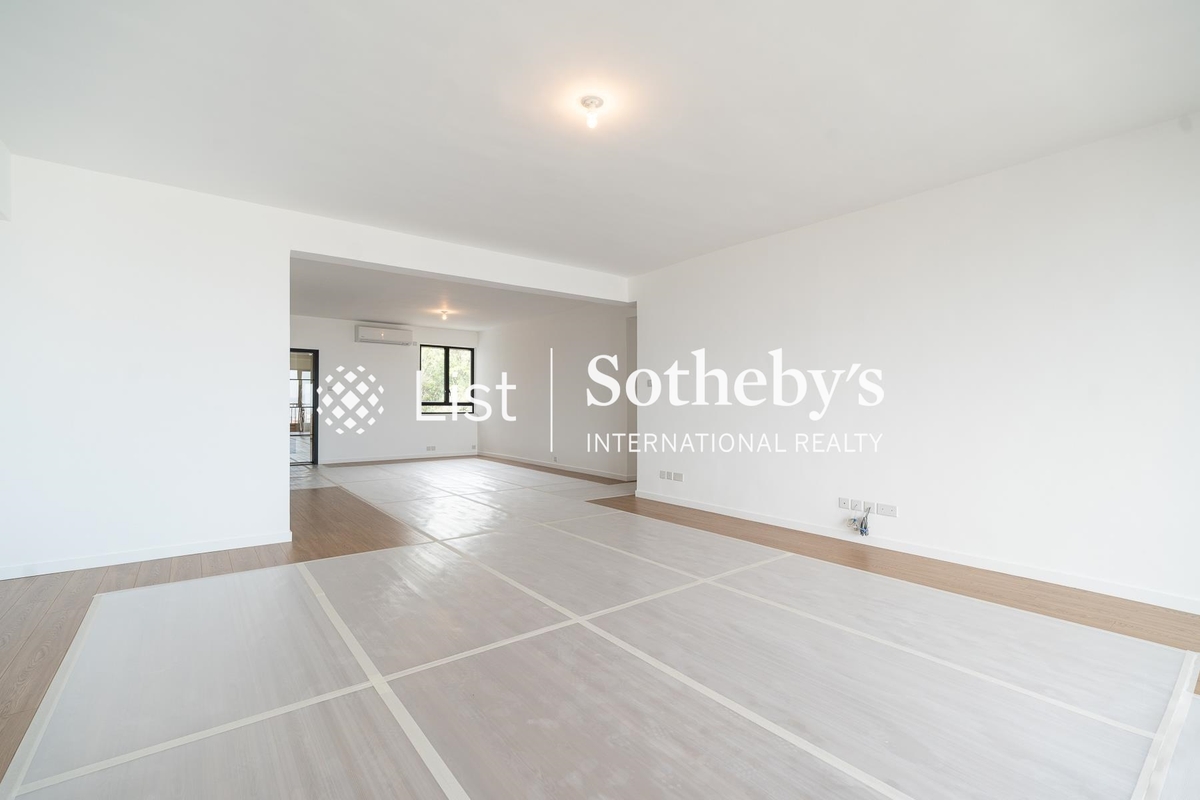 Evergreen Villa 松柏新邨 | Living and Dining Room