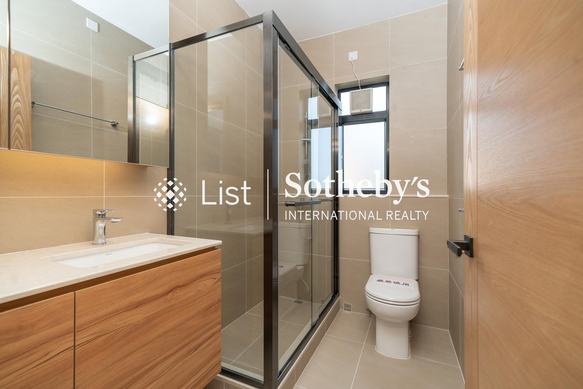 Evergreen Villa 松柏新邨 | Guest Bathroom