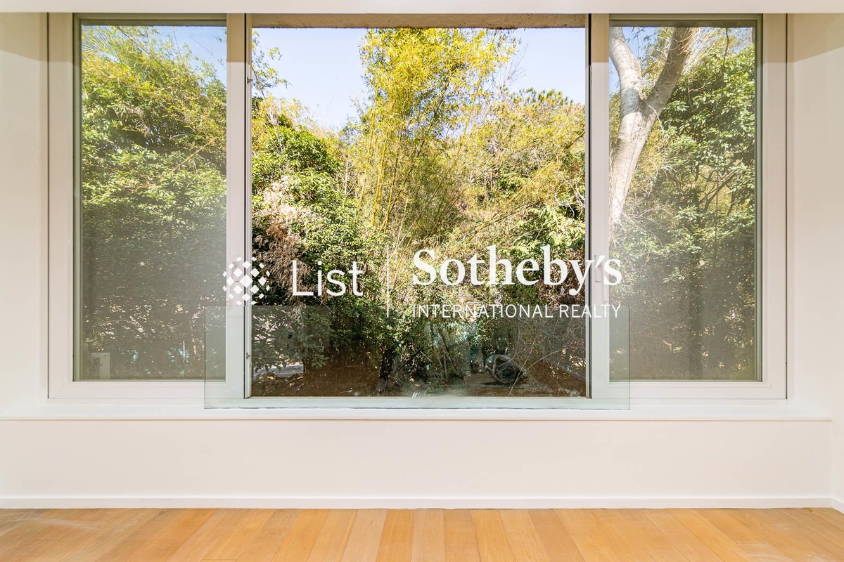 98 Repulse Bay Road 浅水湾道98号 | View from Living and Dining Room