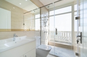Cheuk Nang Lookout 卓能山莊 | Guest Bathroom