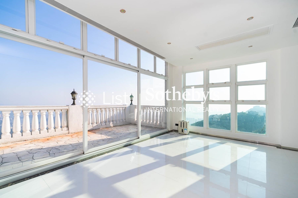 Cheuk Nang Lookout 卓能山莊 | Fourth Bedroom