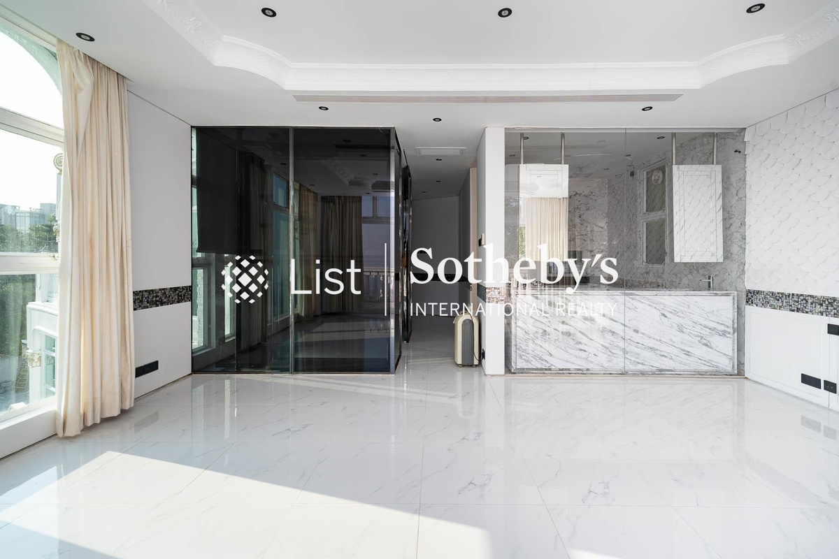 Cheuk Nang Lookout 卓能山莊 | Master Bedroom