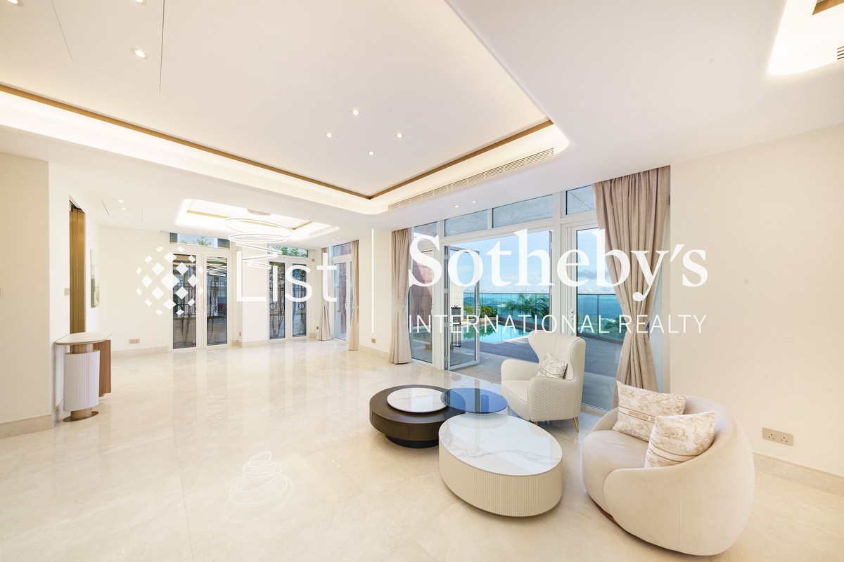 Gough Hill Road 歌赋山道 | Living and Dining Room