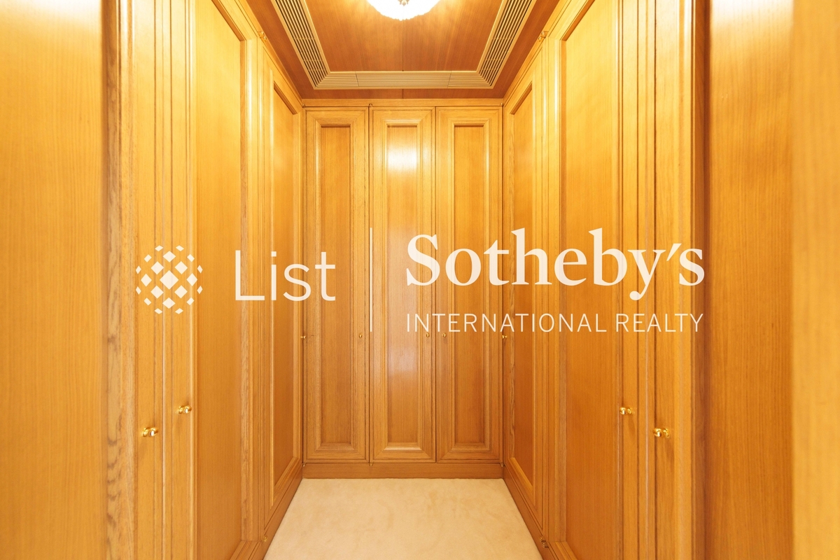 3 Plunkett's Road 宾吉道3号 | Walk-in Closet in Master Bedroom 
