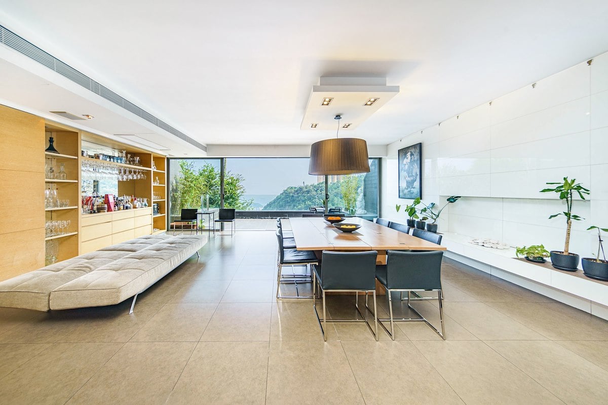 Wing On Villas 永安邨 | Living and Dining Room