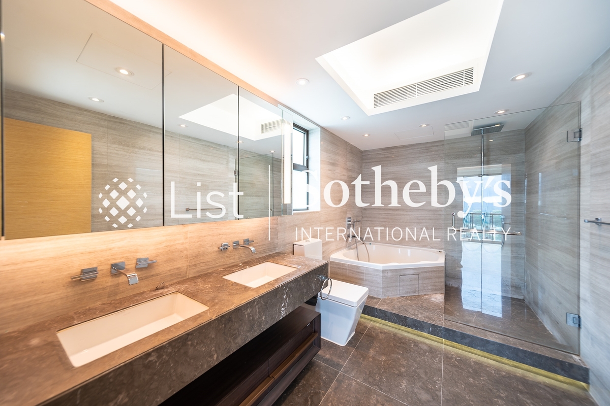 No. 74 Mount Kellett Road 加列山道74號 | Master Bathroom