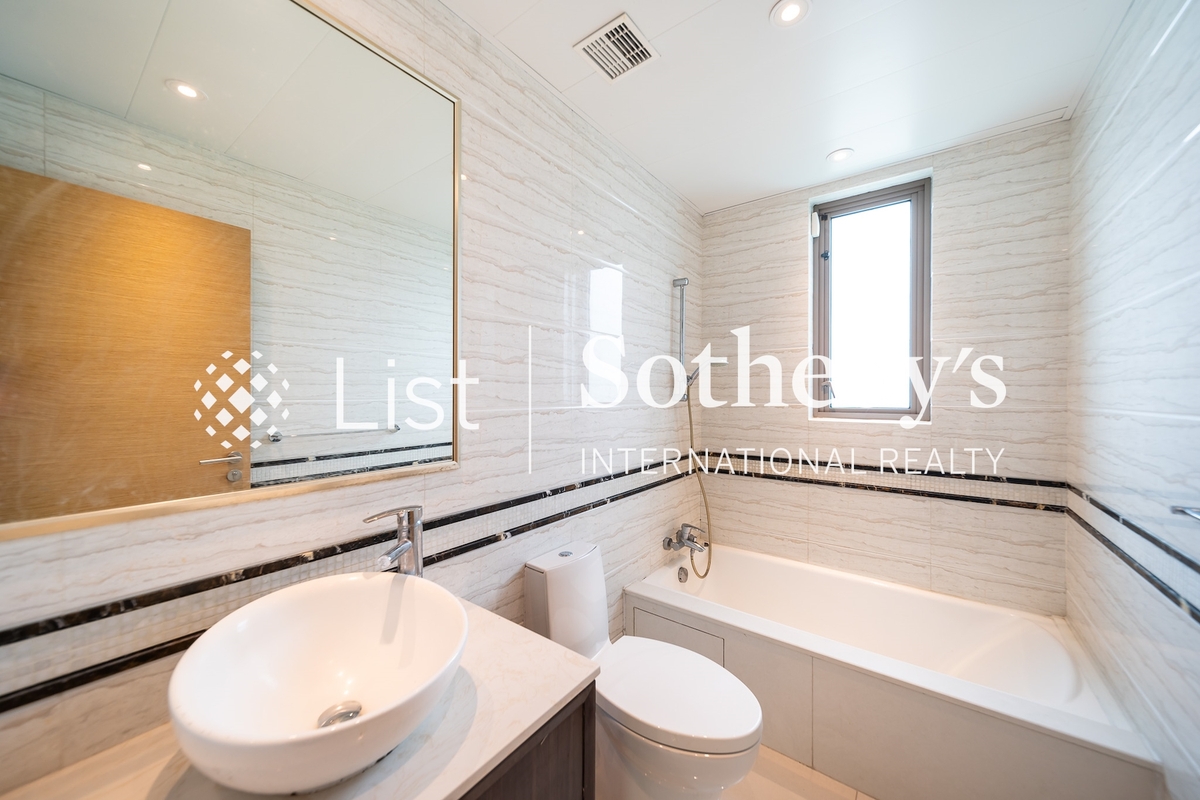 No. 74 Mount Kellett Road 加列山道74號 | Guest Bathroom