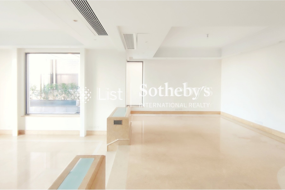 No. 74 Mount Kellett Road 加列山道74號 | Living Room