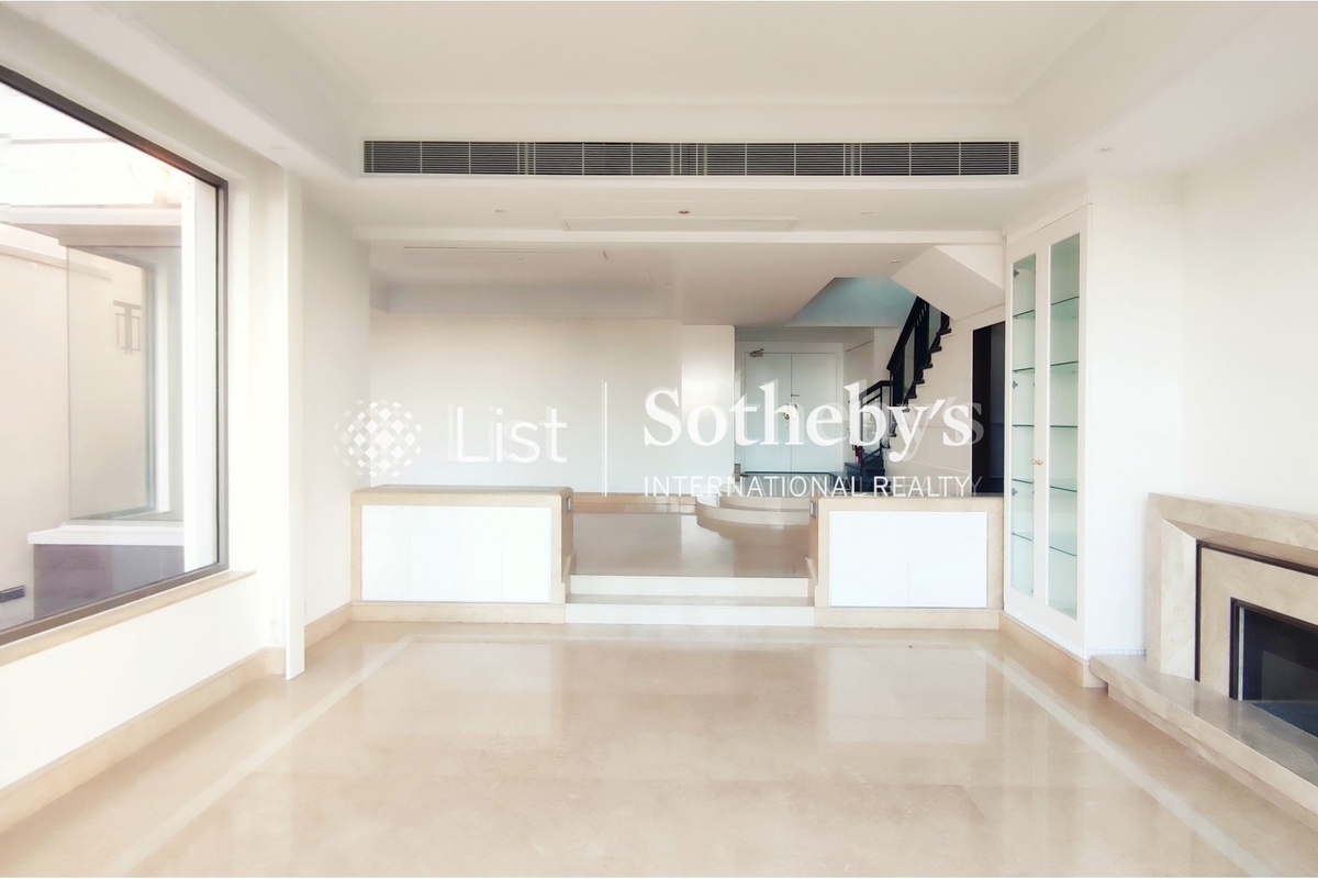 No. 74 Mount Kellett Road 加列山道74號 | Living Room