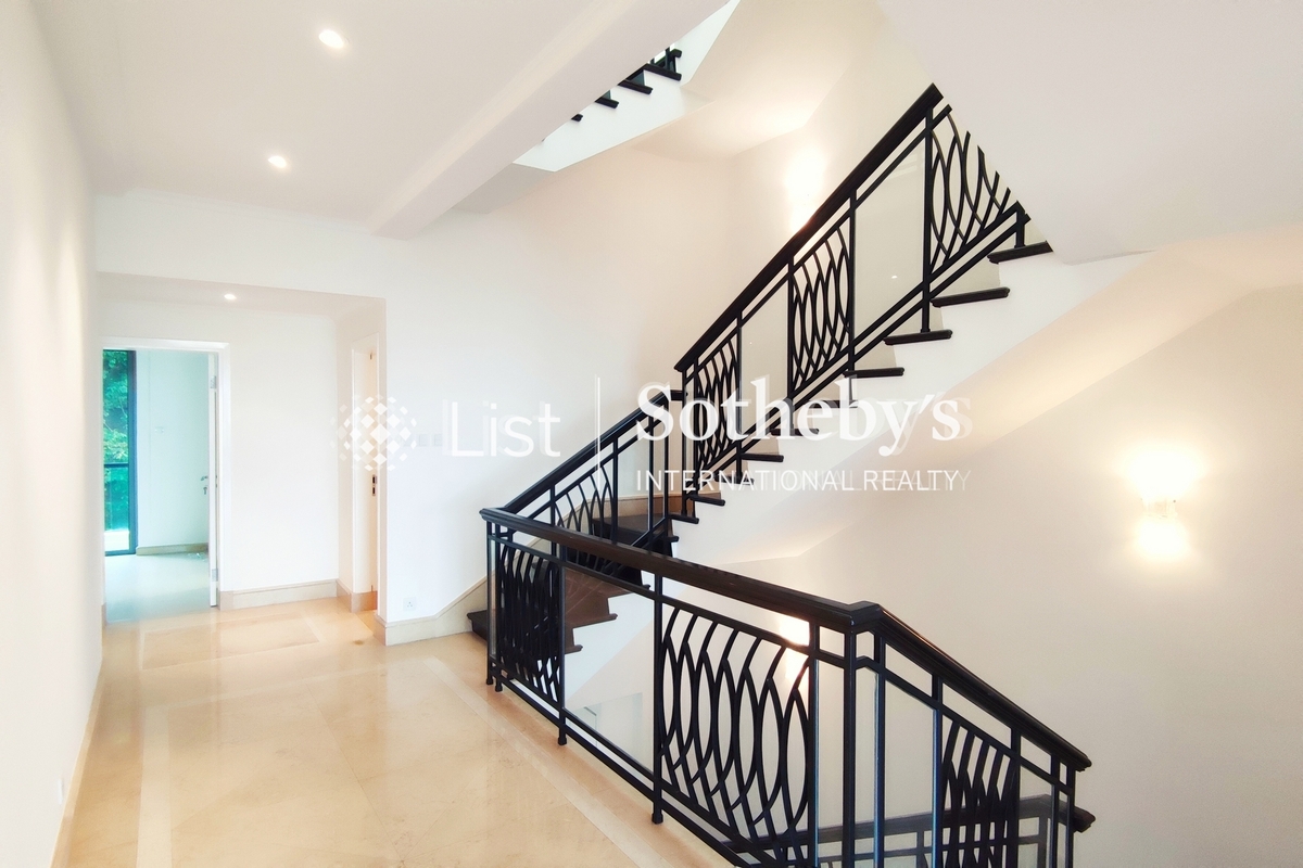 No. 74 Mount Kellett Road 加列山道74號 | Corridor