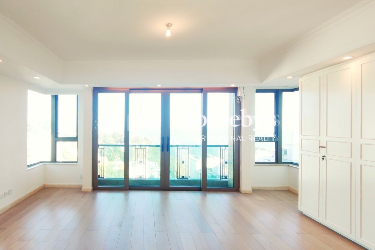 No. 74 Mount Kellett Road 加列山道74號 | Master Bedroom