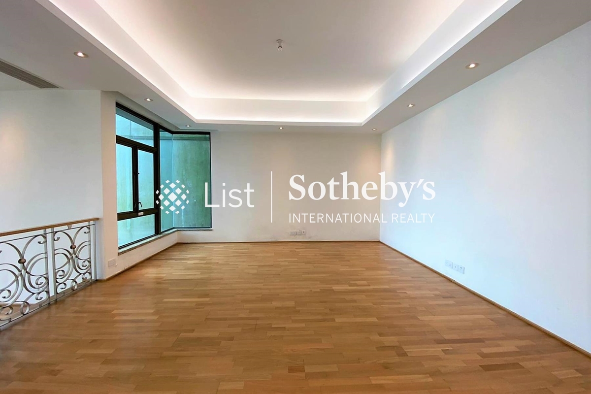 No. 74 Mount Kellett Road 加列山道74號 | Family Room