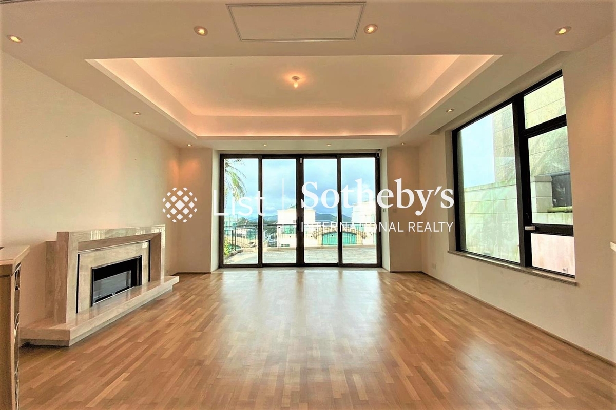 No. 74 Mount Kellett Road 加列山道74號 | Living Room