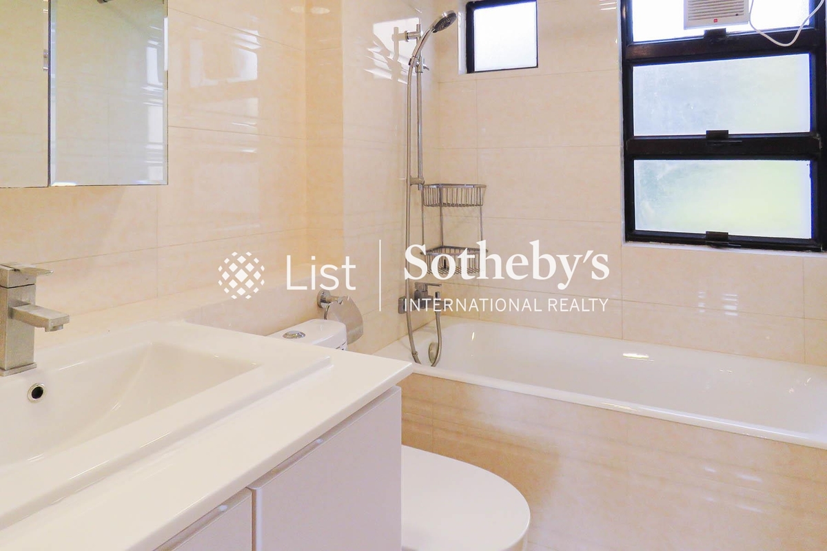 Cavendish Heights 嘉云台 | Master Bathroom