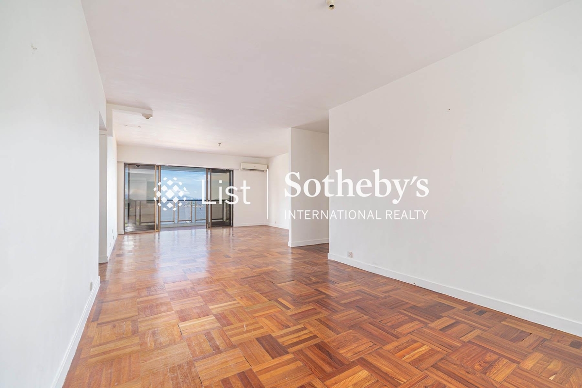 Repulse Bay Apartments 淺水灣花園大廈 | Living and Dining Room