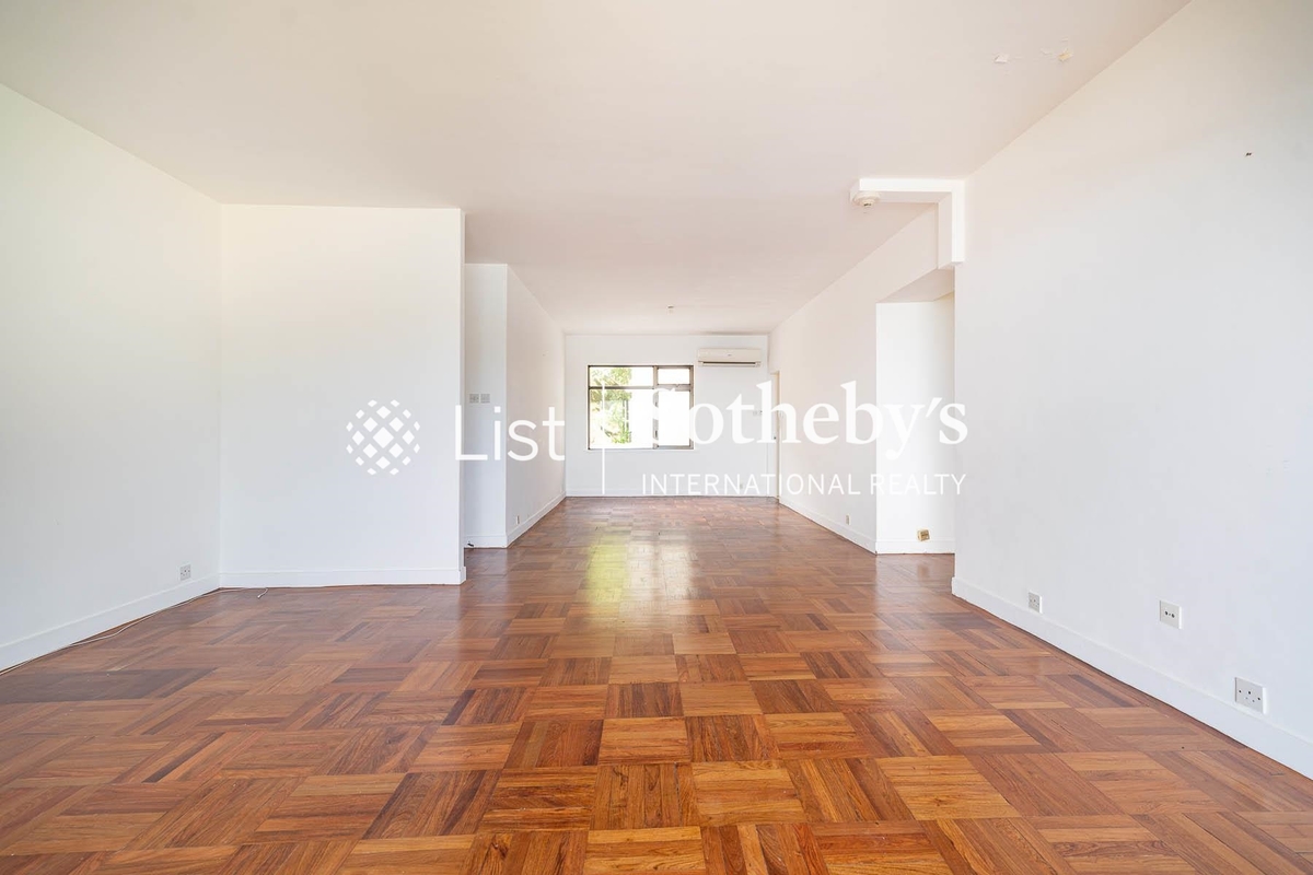 Repulse Bay Apartments 淺水灣花園大廈 | Living and Dining Room