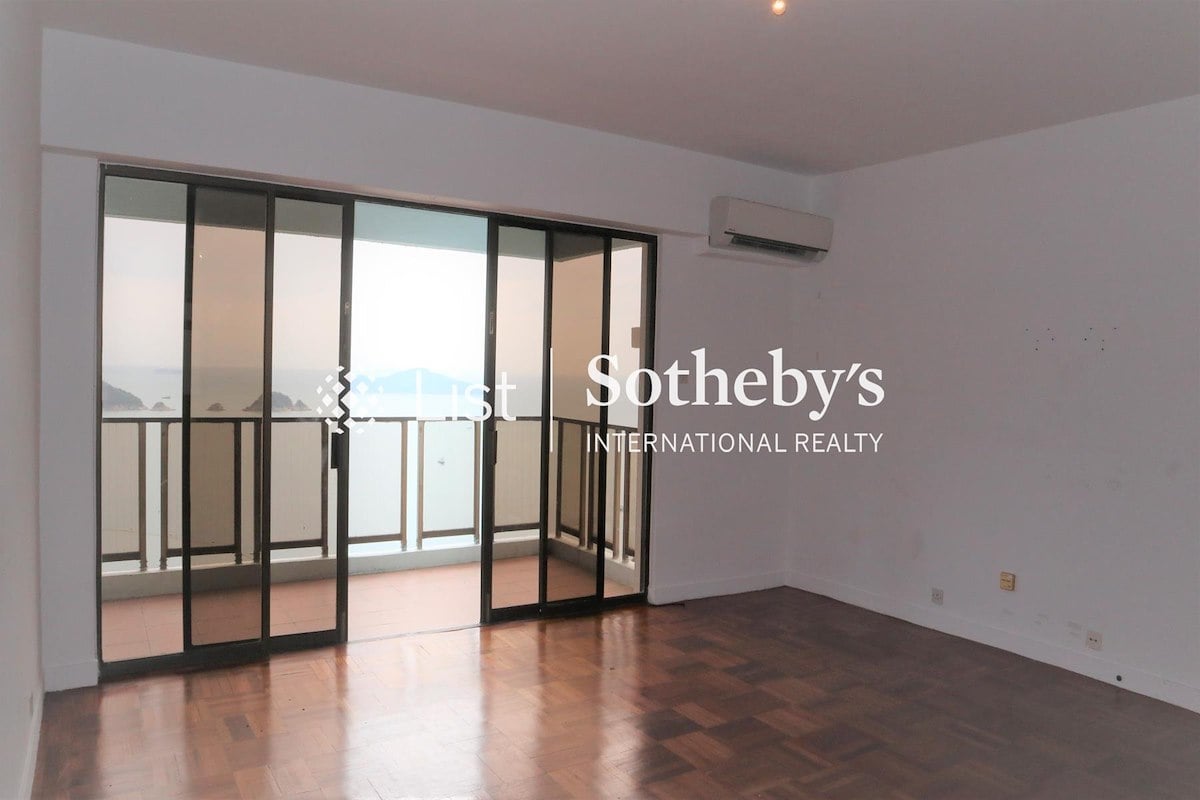 Repulse Bay Apartments 淺水灣花園大廈 | Living and Dining Room