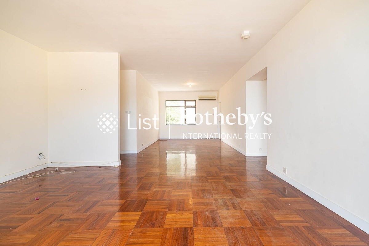 Repulse Bay Apartments 淺水灣花園大廈 | Living and Dining Room