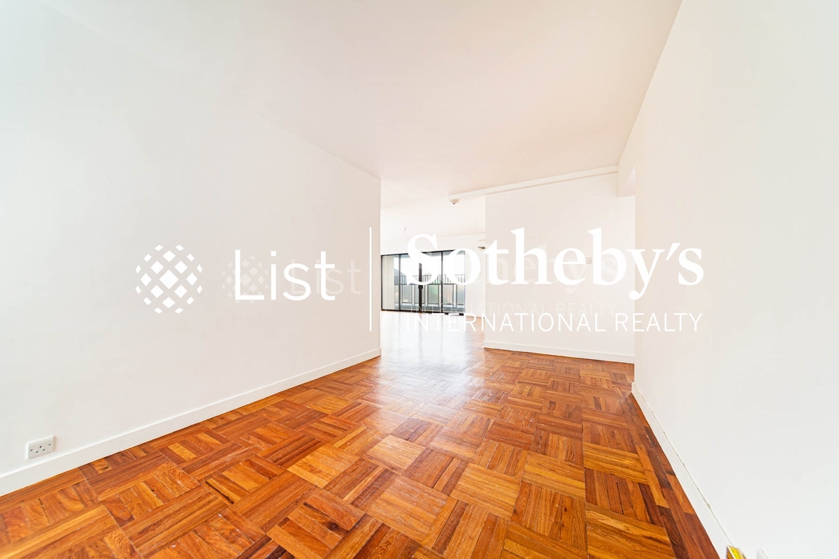 Repulse Bay Apartments 浅水湾花园大厦 | Living and Dining Room