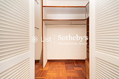 Repulse Bay Apartments 淺水灣花園大廈 | Walk-in Closet in Master Bedroom