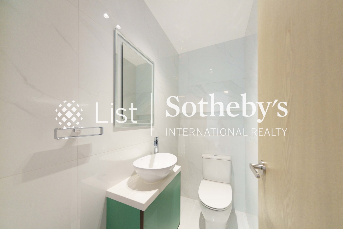 Strawberry Hill 紅梅閣 | Guest Powder Room